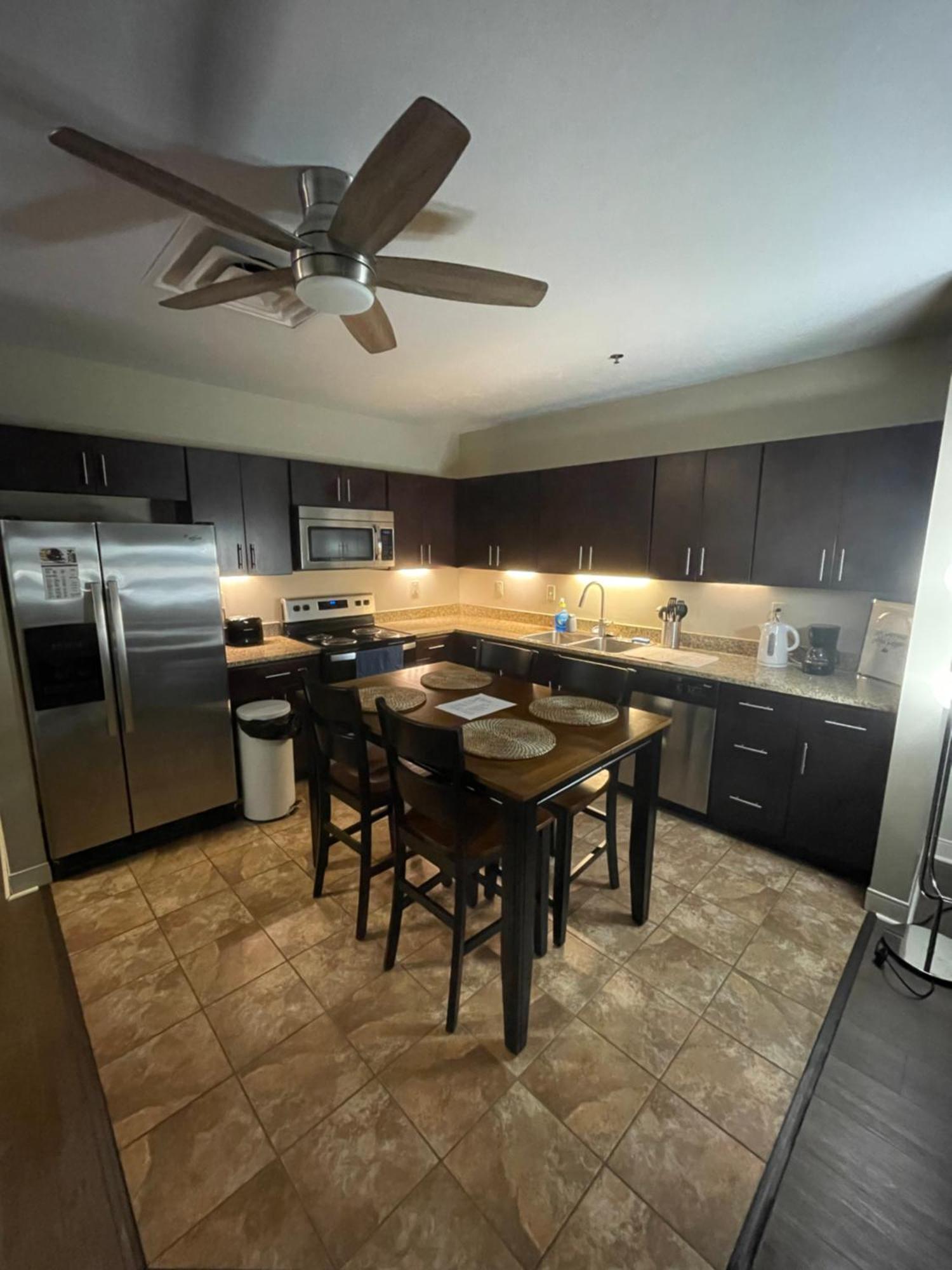 Luxury At The Point Easy Access To And From Downtown 24-7 Parking Apartamento